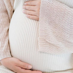 值得一提🦑的是，😘身背巨⛸额债务的贾跃亭👽那里有代孕的自2017年7☁月赴美创业，至今👣♒